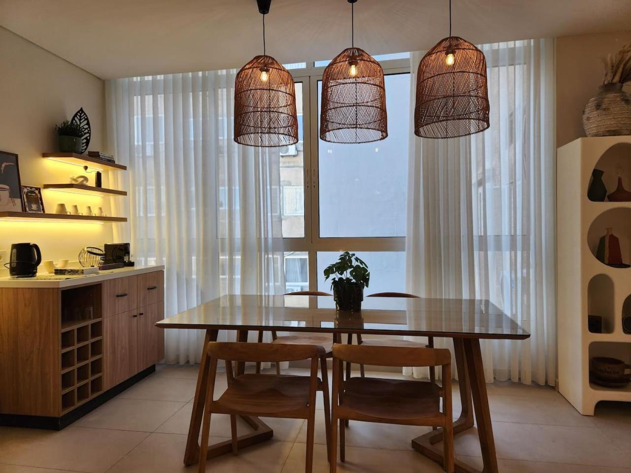 Amazonia Tropical Elegance In Gemayze Apartment Beirut