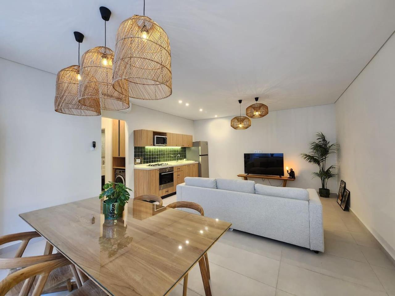 Amazonia Tropical Elegance In Gemayze Apartment *